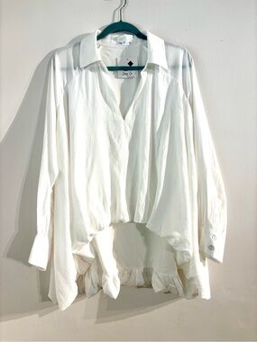 NWT Cozy Casual White V-Neck High-Low Bubble Hem Airy Blouse